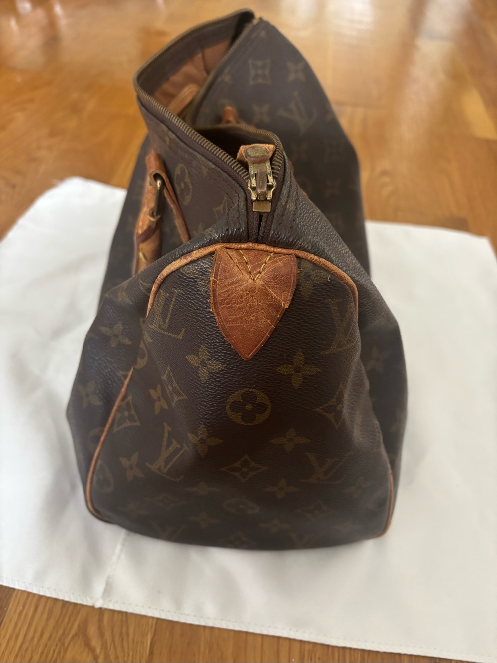 Louis Vuitton Vintage Speedy 30 Monogram Canvas Handbag - Picture 3 of 13